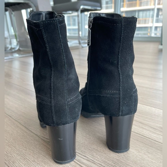 BLONDO - Reilly Waterproof Black Suede Boots - Picture 8 of 11